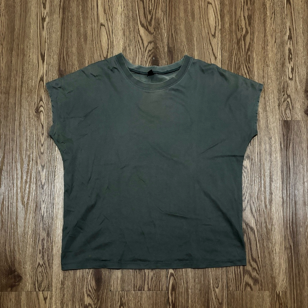 Atasan Wanita Kaos Uniqlo Original Preloved