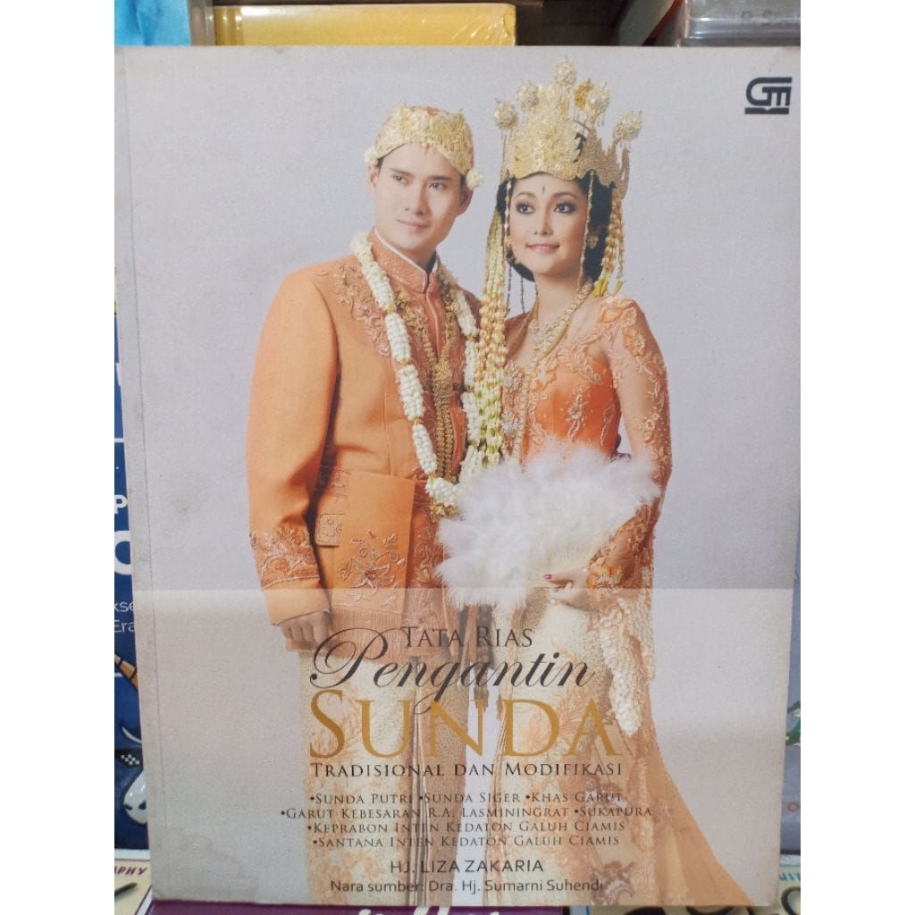Buku - BUSANA TATA RIAS PENGANTIN SUNDA -