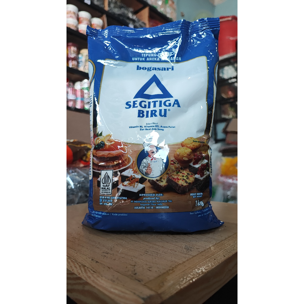 

Tepung Terigu Bogasari Segitiga Biru Premium 1000 GR / 1 KG