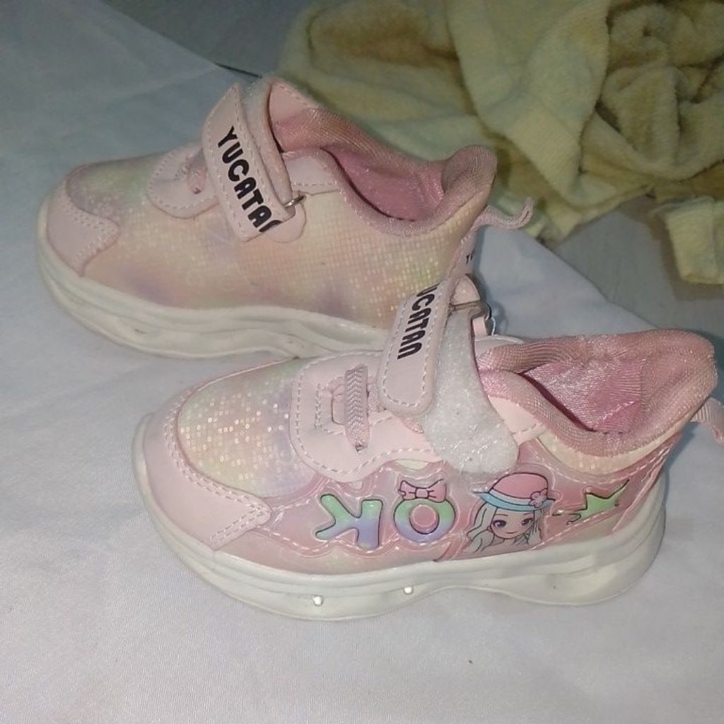 Sepatu anak import no 21 merk Yucatan ber lampu