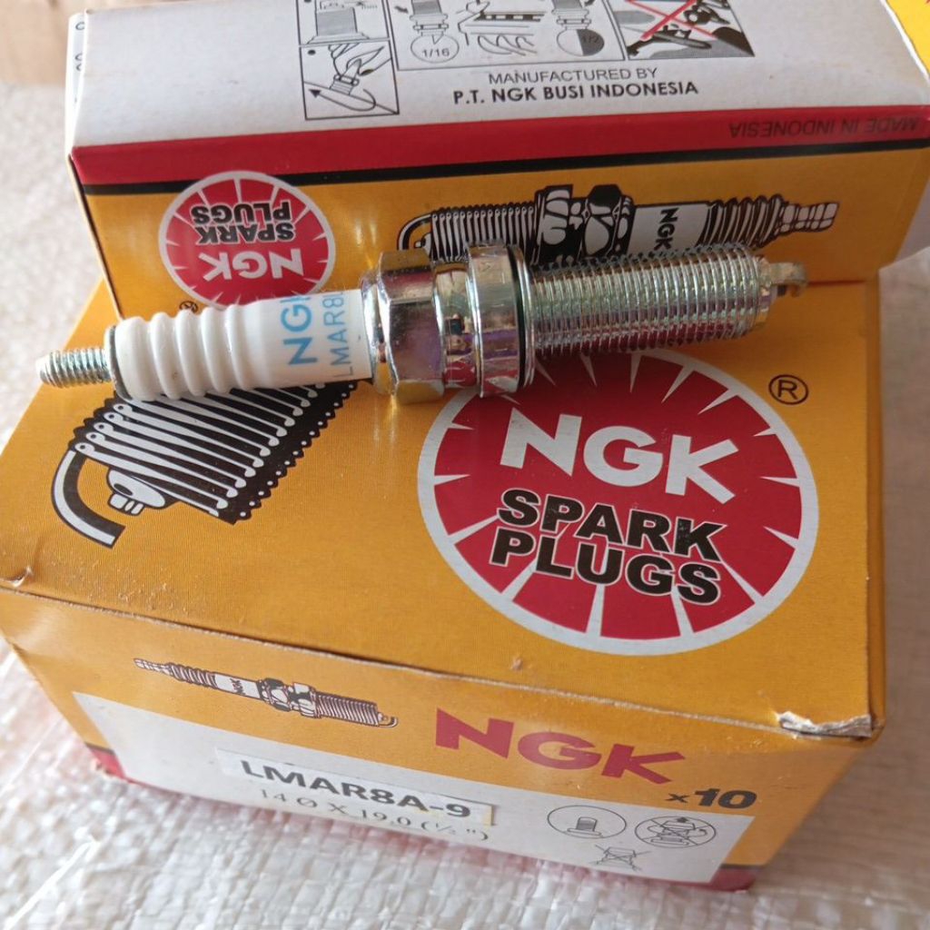 BUSI NGK  LMAR8A-9 / Busi Honda vario160 pcx160 adv160 stylo160