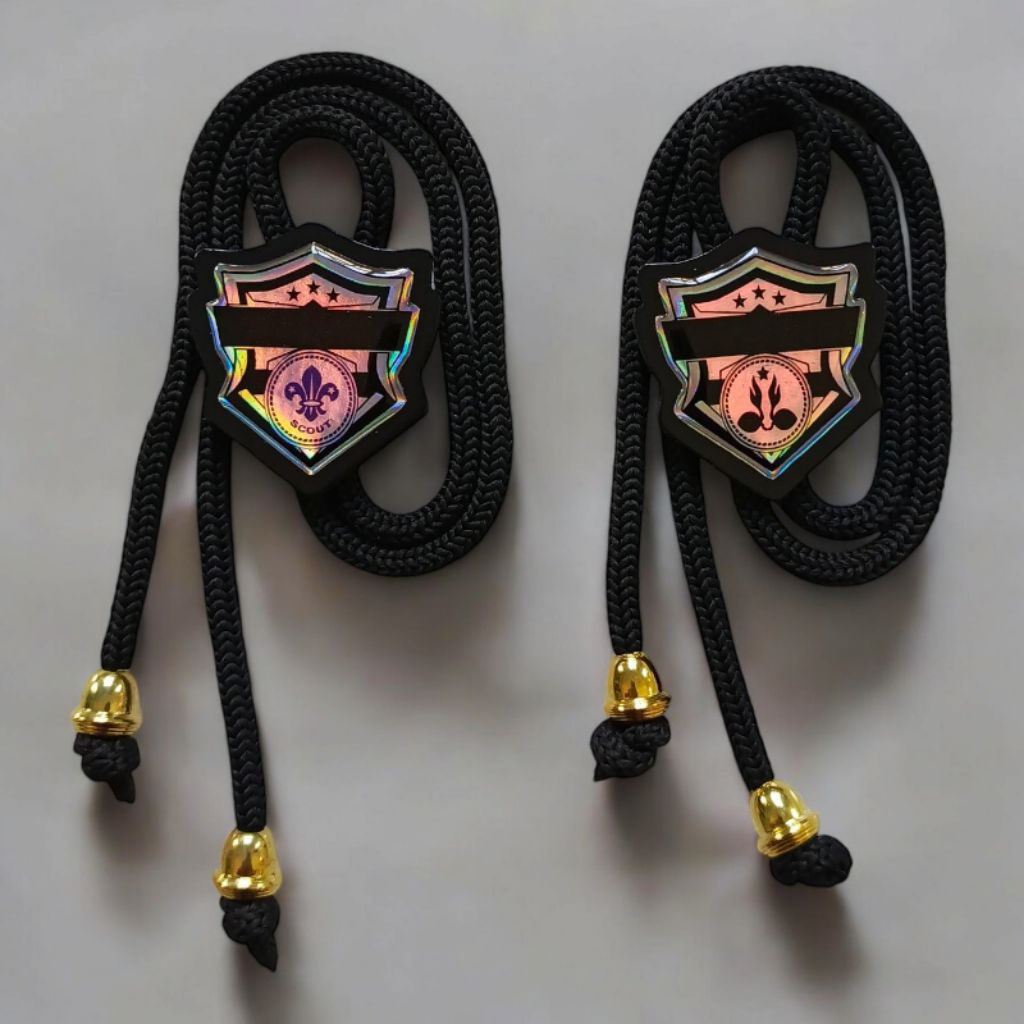 

Tameng Ukir Nama Tali | Ring Kacu Pramuka Indonesia – Aksesoris Ring Hasduk SMP SMA Penggalang Penegak Terbaru perlengkapan pramuka