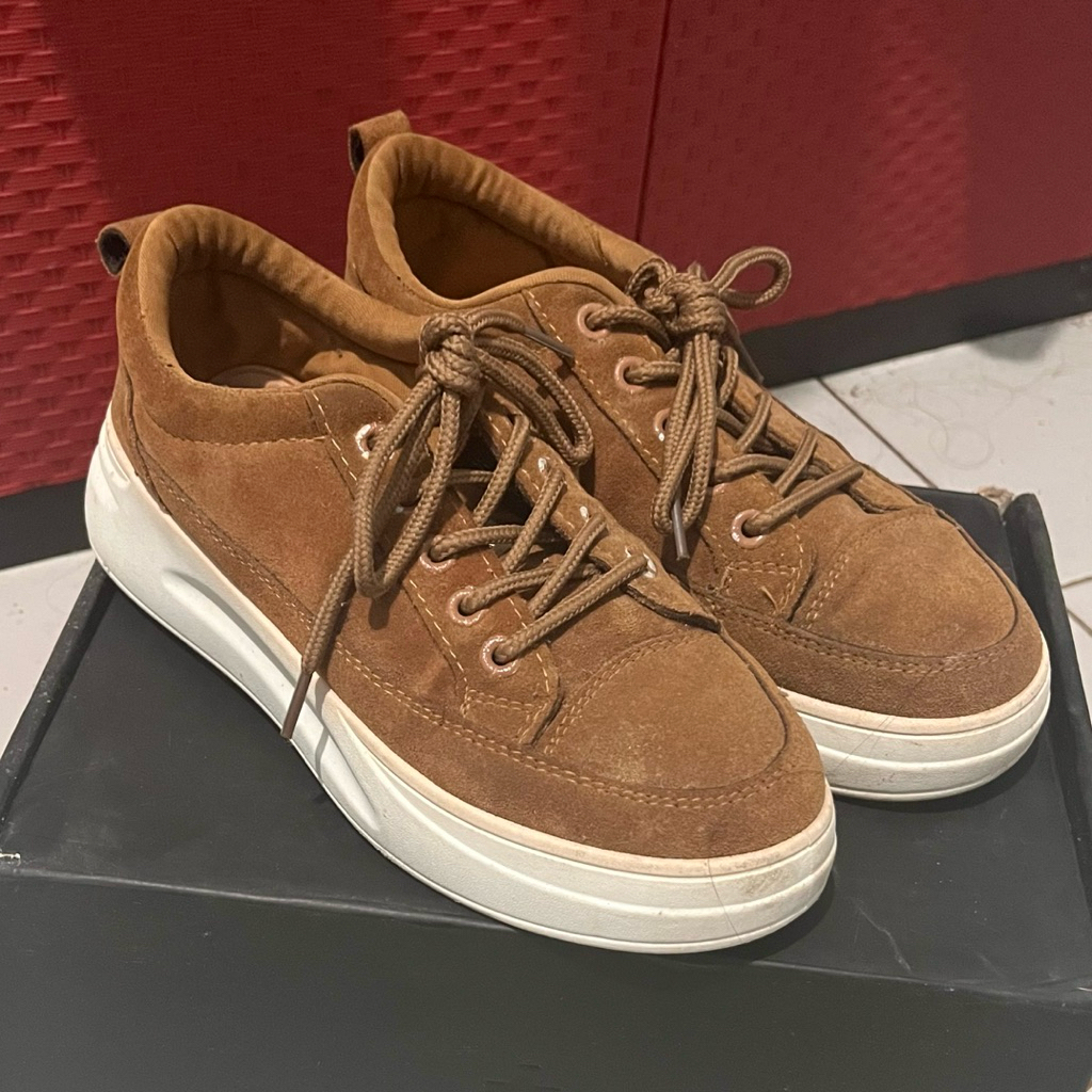 Preloved SNEAKYPAIR Sneaker Brown