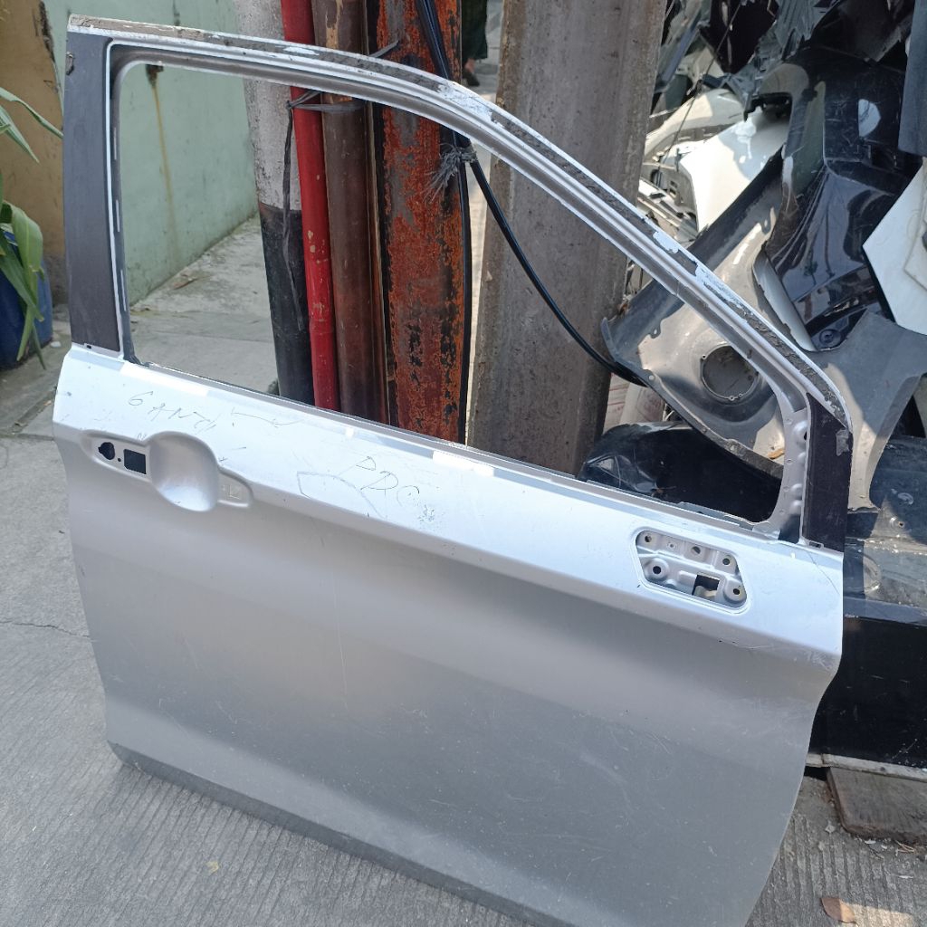 pintu depan kanan new avanza 2024 depan