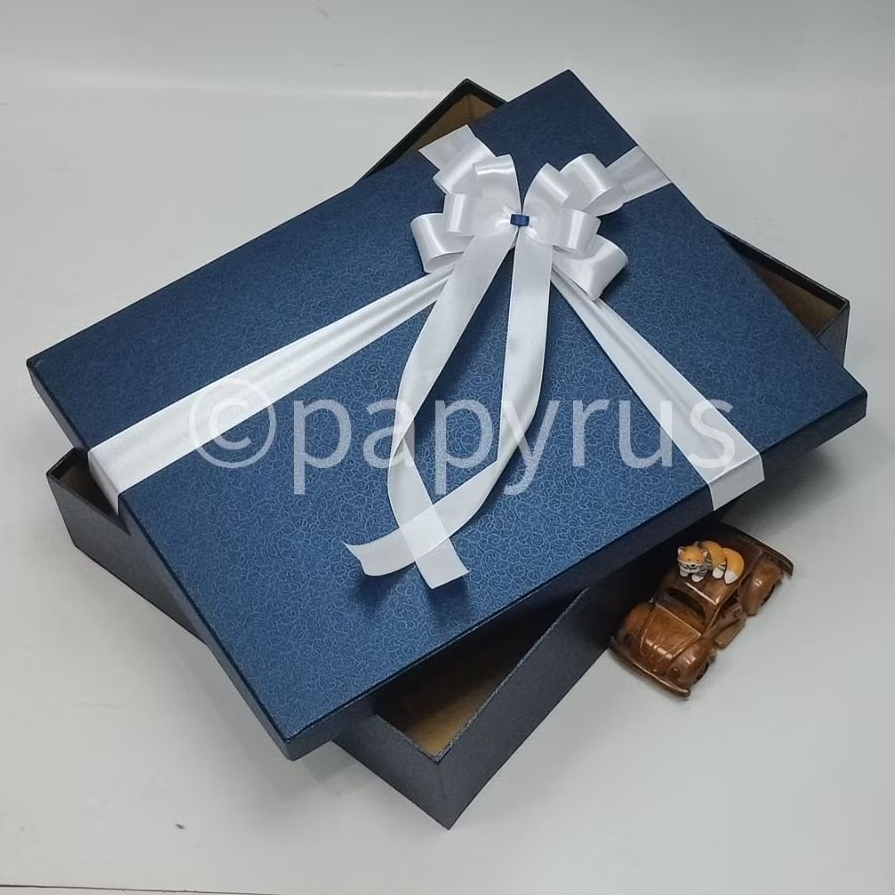 

PAPYRUS 35x45 Tinggi 10cm Kotak Kado Gift Box Hardbox Hampers V3