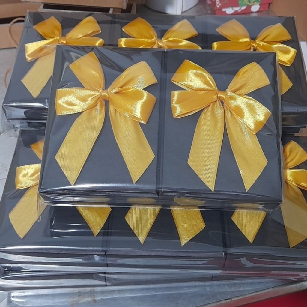 

Kotak Logam mulia 7x10x3cm polos pita ready stock