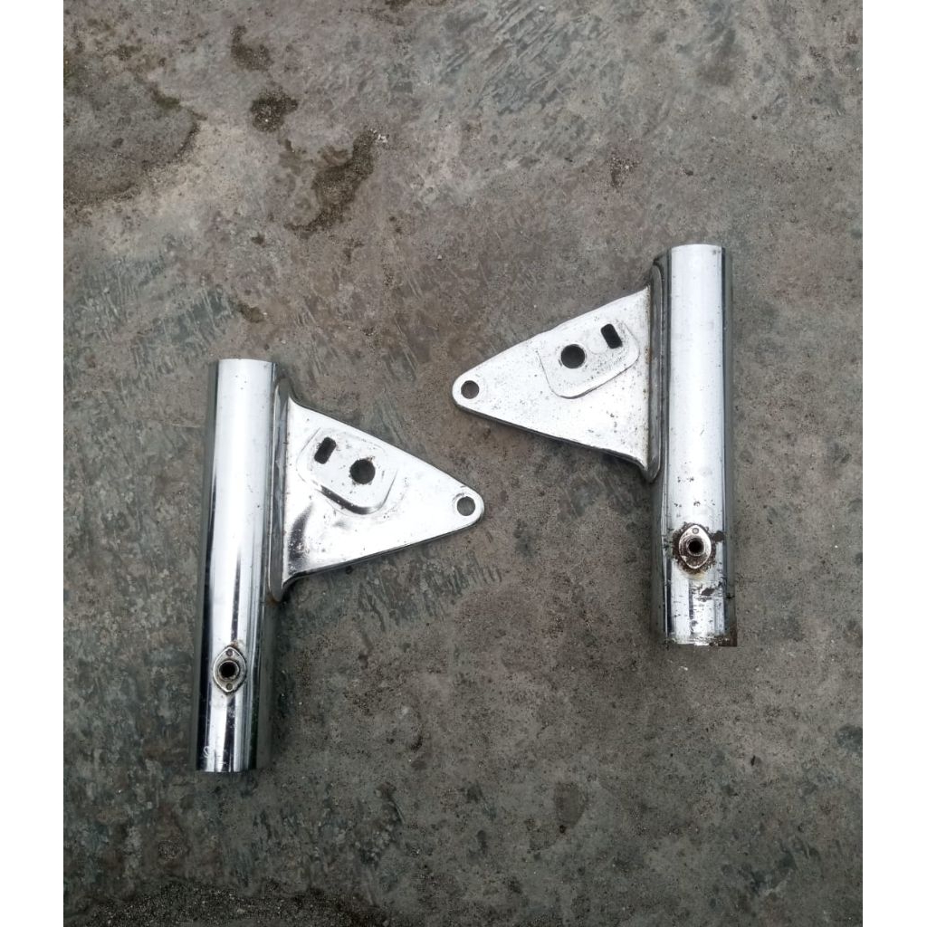 dudukan pangkon lampu kupingan lampu depan gl100 original