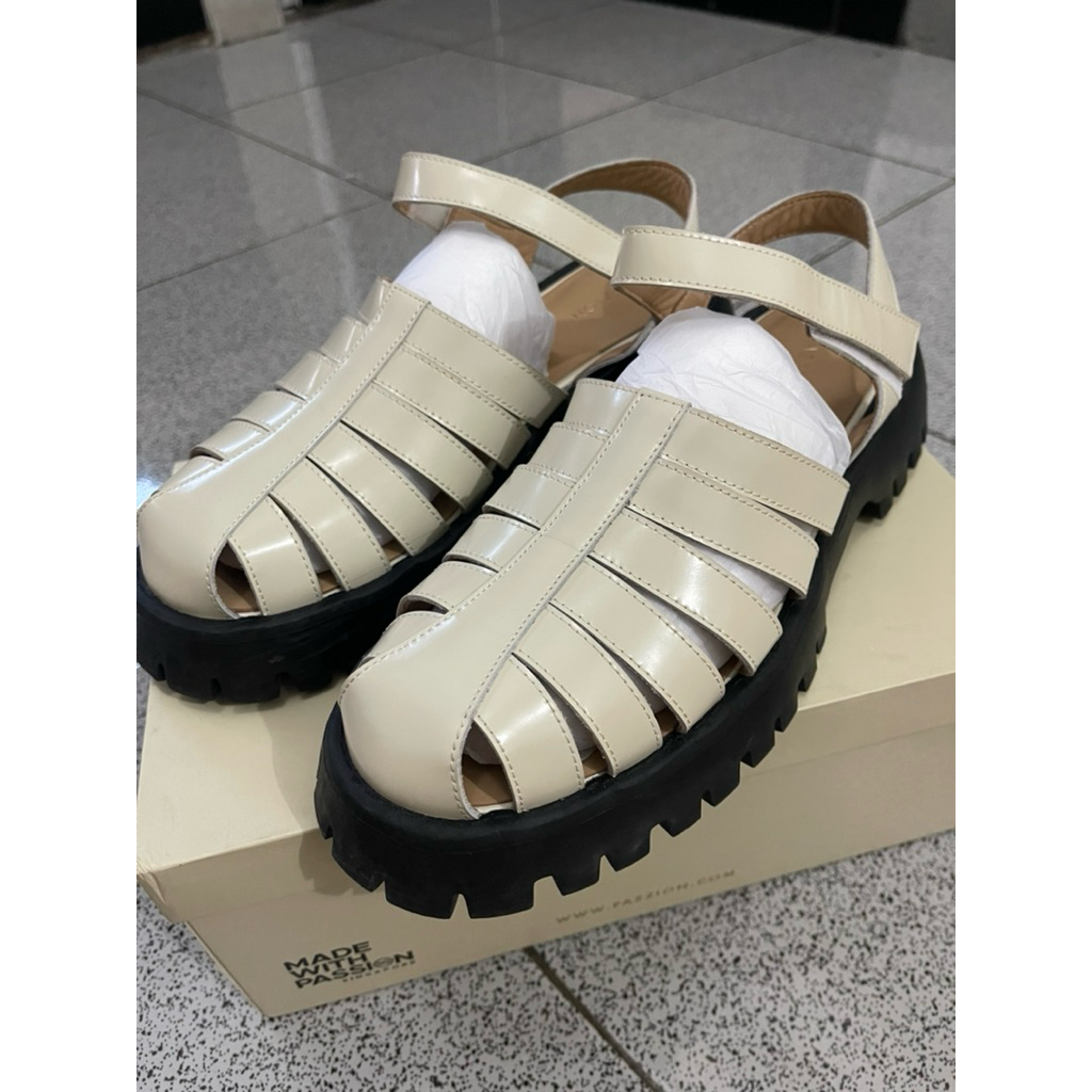 Preloved PAZZION Elowen Cage Strap Sandals