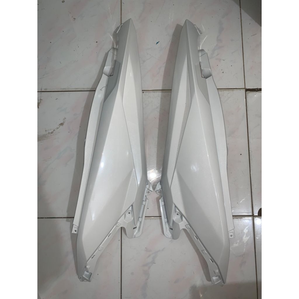 Coverbodi vario 150/vario 125 led 2015 2016 2017 putih