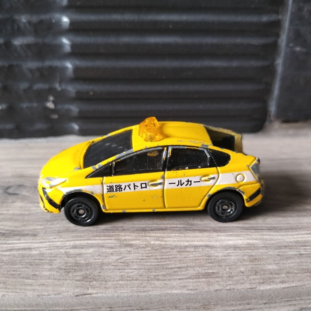 Diecast Tomica Toyota Prius