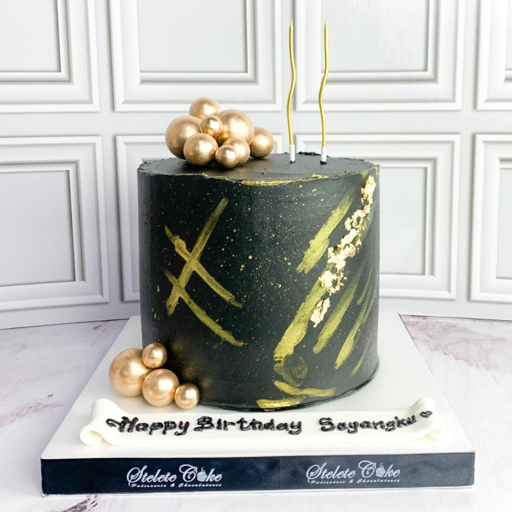 

Kue Ulang tahun/Birthday Cake/Kue ultah tema Black Gold/Kue Ultah Aesthetic/Kue Birthday Jakarta