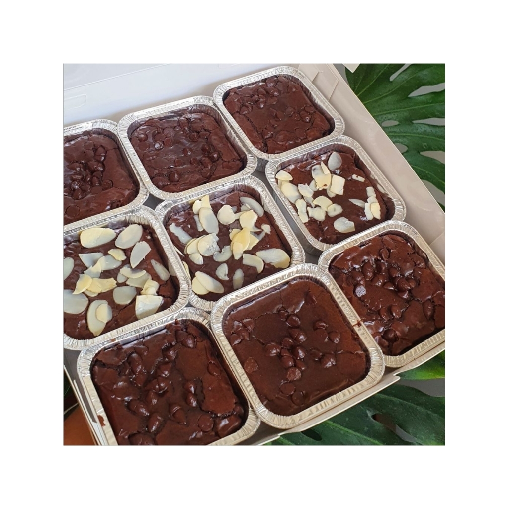 

Fudgy brownies | brownies lumer lembut nyoklat enak | brownies enak | oleh-oleh surabaya | hampers surabaya | gift surabaya