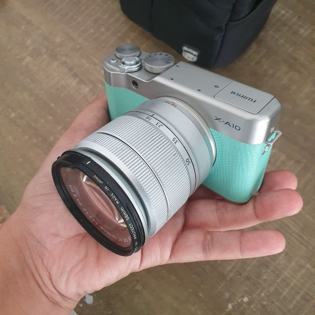 Mirrorless Fujifilm XA10