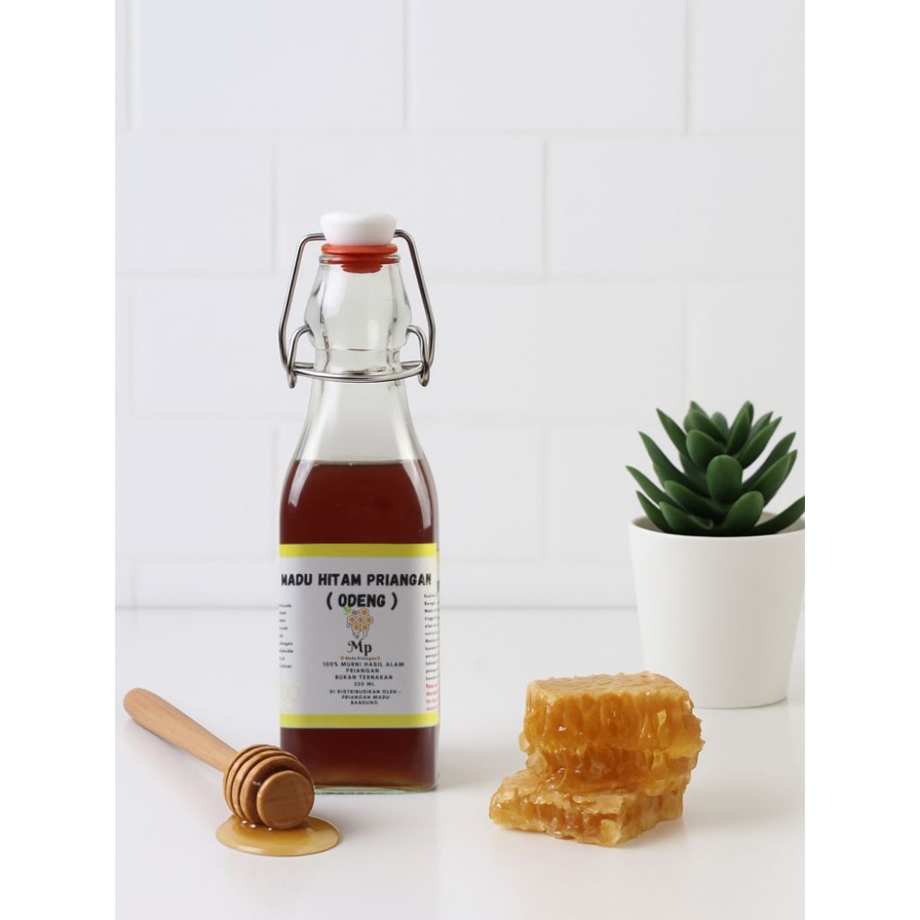 

Madu Hitam Priangan - Madu hitam pahit original. 100% murni lebah liar ( bukan hasil ternak ) 130gr-470gr Madu Odeng hitam