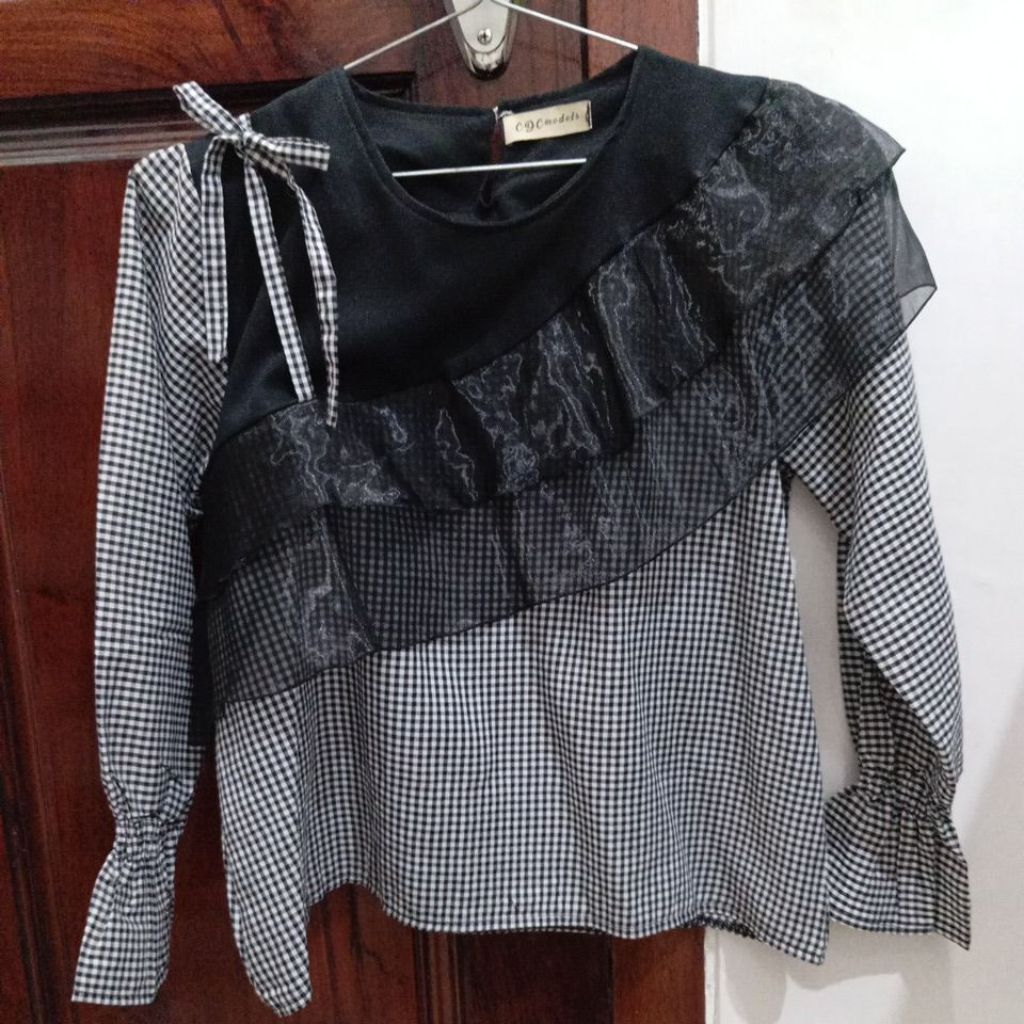 Blouse wanita CDC Models Preloved