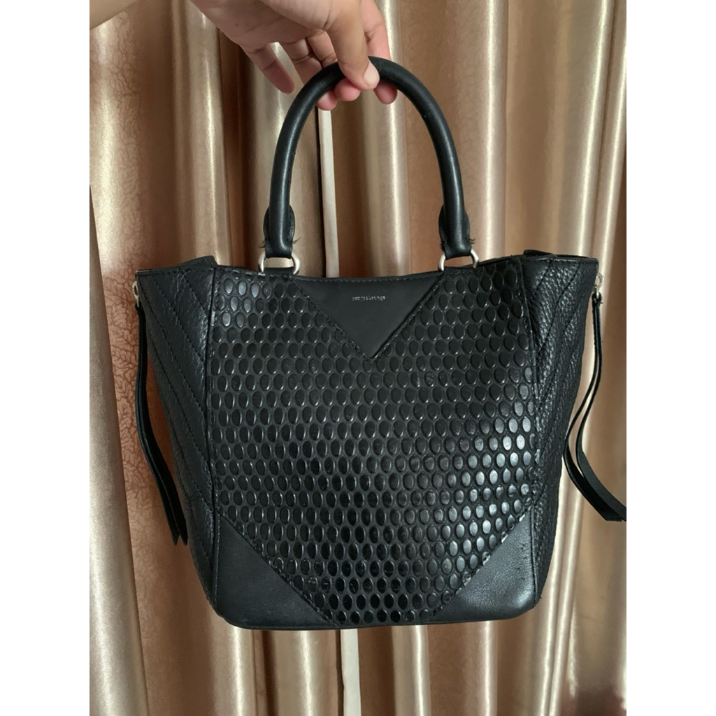 Rouge and Lounge top handle sling bag black second