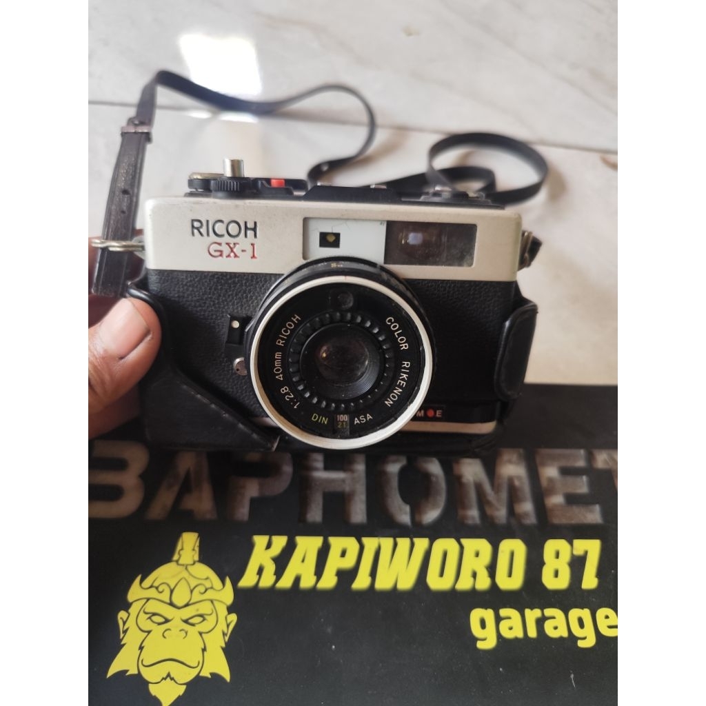 camera Ricoh GX-1 bekas bahan vintage