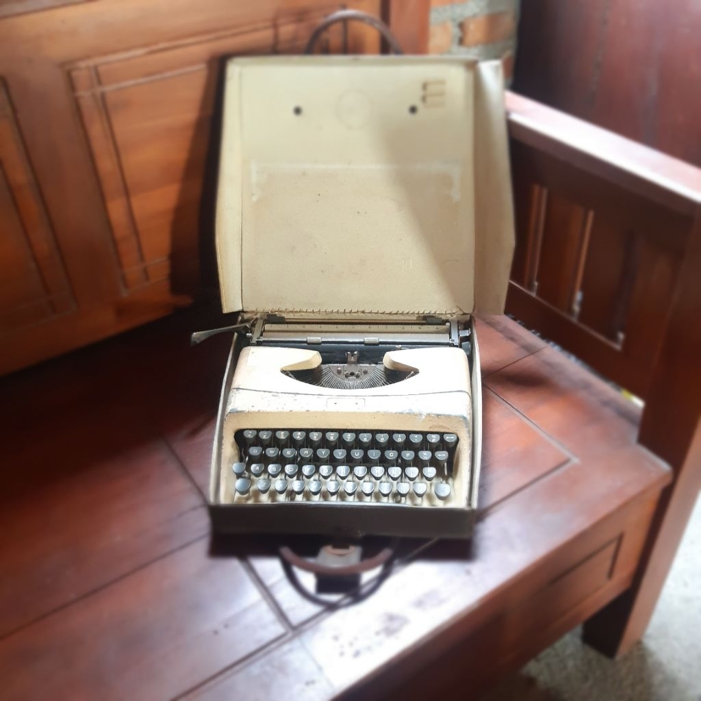 MESIN KETIK JADUL PAJANGAN CAFE