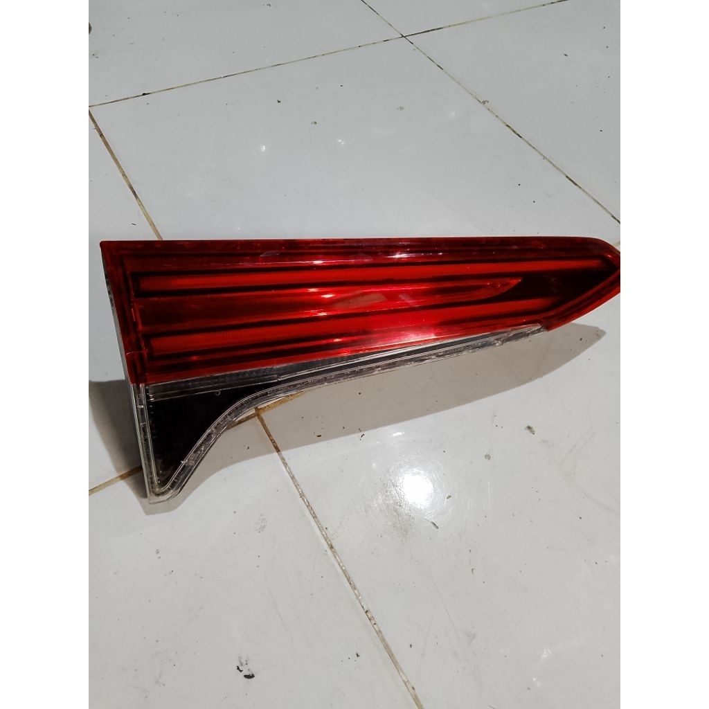 Lampu Bagasi Fortuner VRZ 2016/2019(kiri)