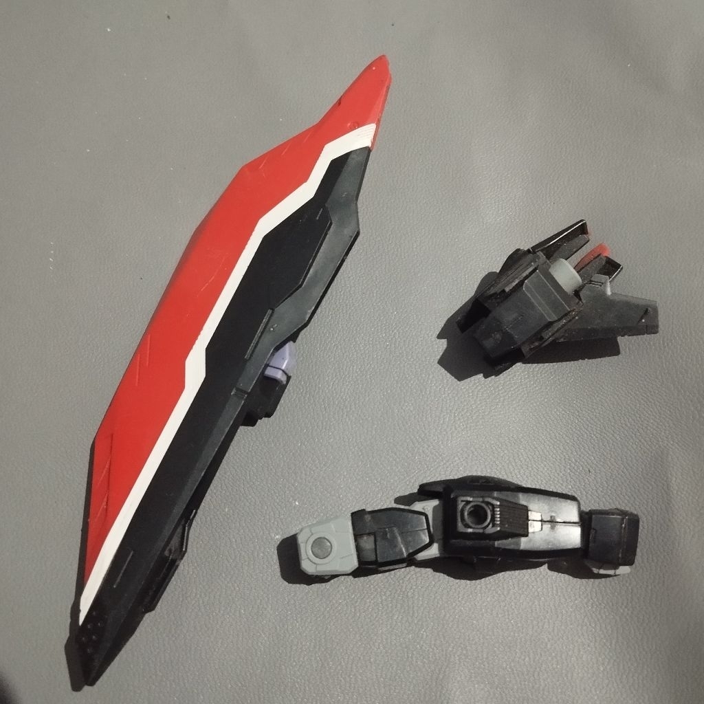 MG 1/100 junk  SHIELD & tangan Gundam blitz
