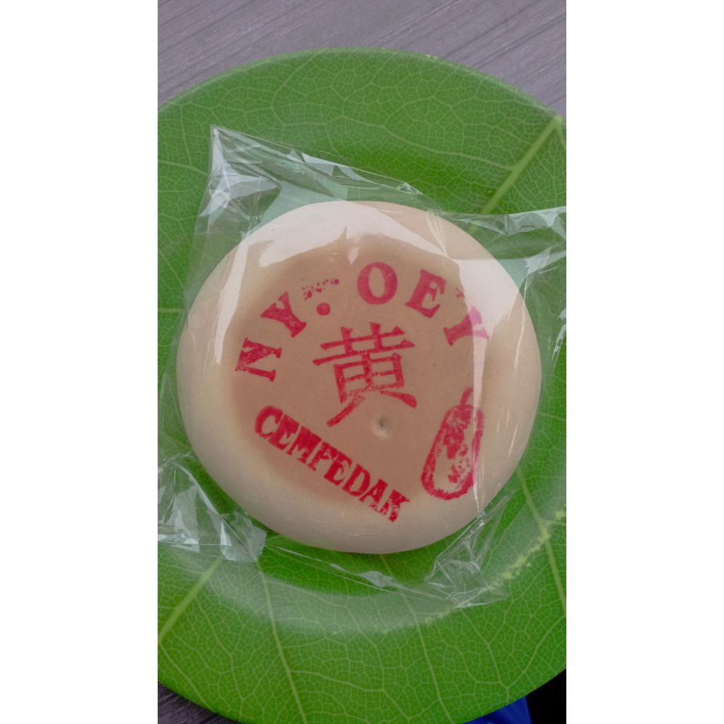 

Kue Bulan Ny. Oey - Cempedak