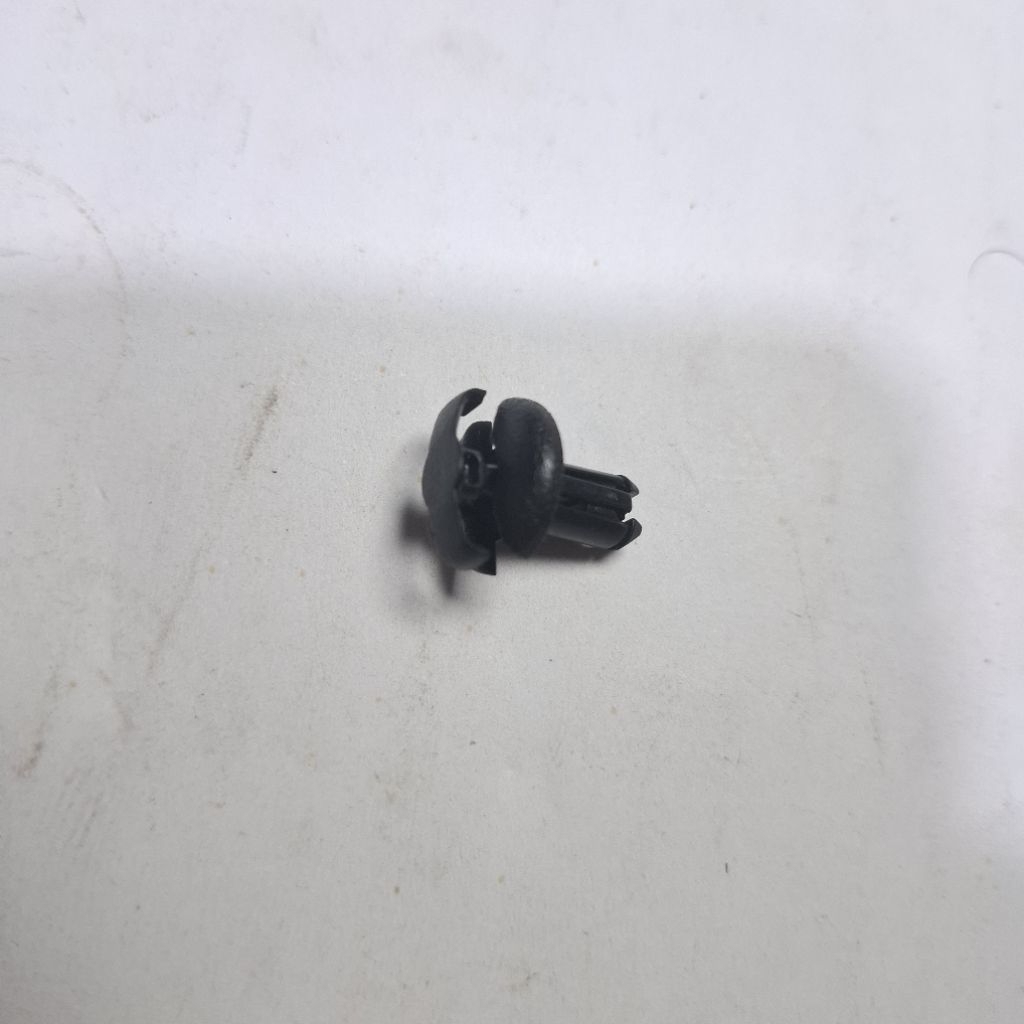 

CLIP TRIM RIVET BODY ORIGINAL HONDA