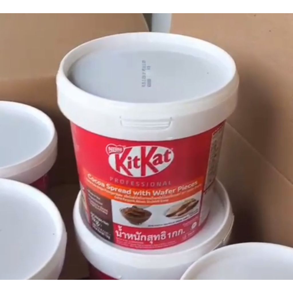 

Nestle Kit Kat Cocoa Spread With Wafer Pieces 1kg/Selai Coklat Kit Kat