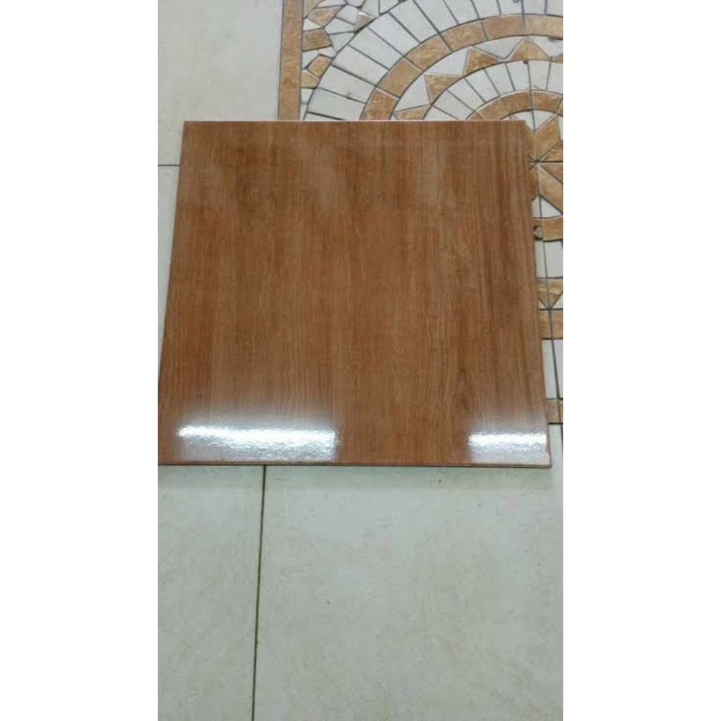 keramik lantai ukuran 60x60 motif serat kayu glossy Keramik Lantai