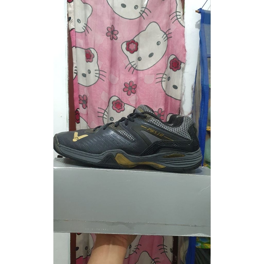 Sepatu Victor P8510