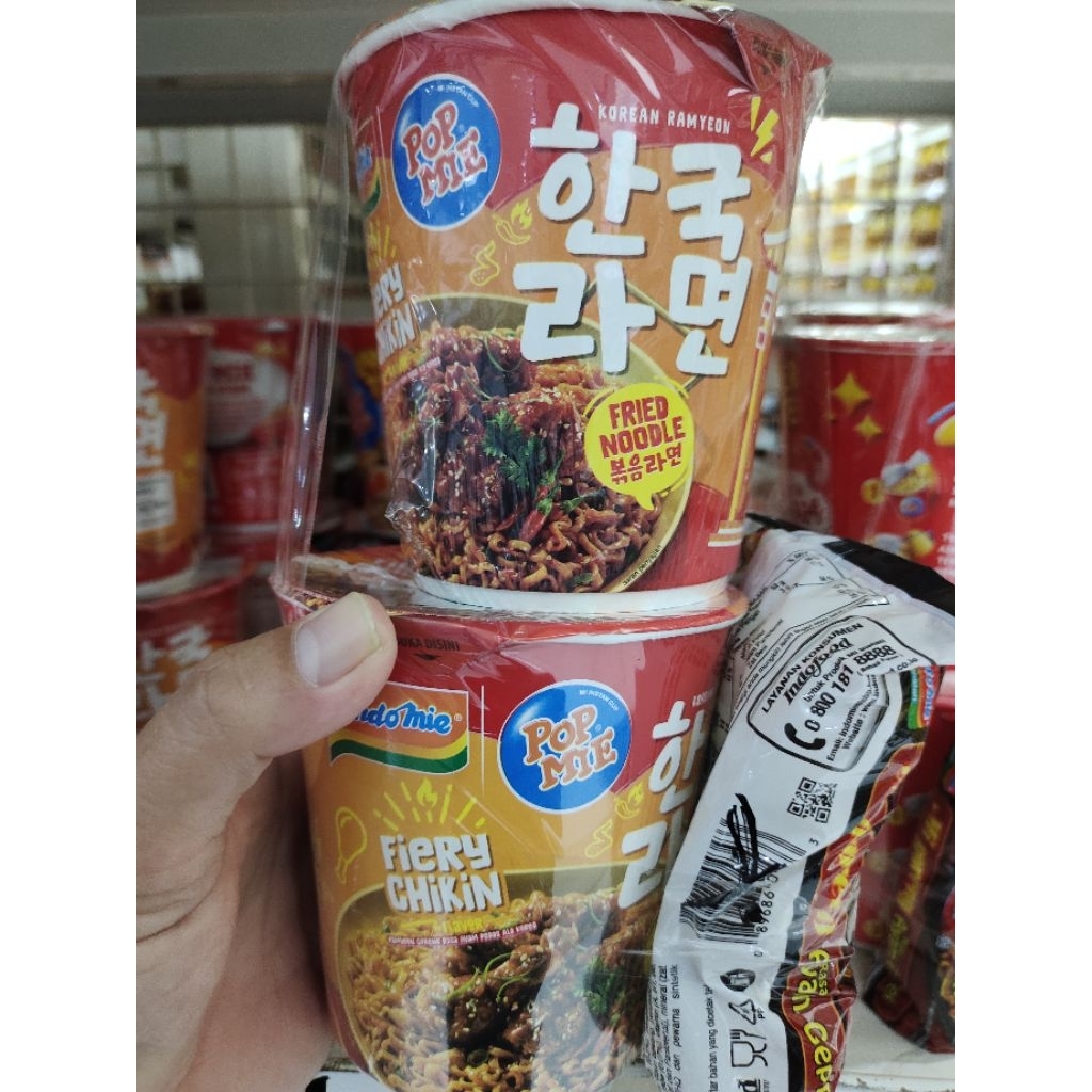

pop mie kuah ayam dan fiery chicken bonus indomie ayam geprek