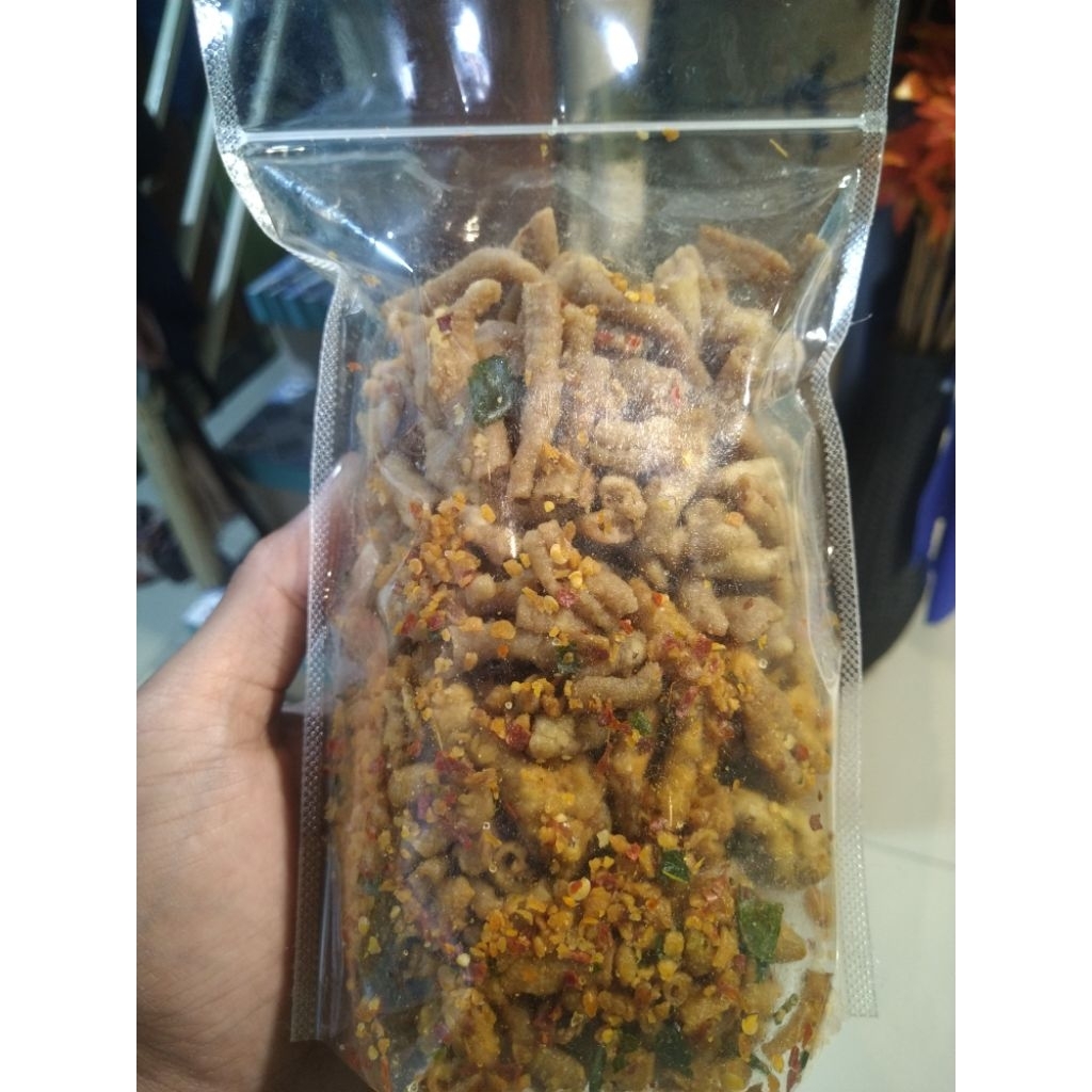 

Keripik Usus Crispy Krispi pedas daun jeruk renyah terenak kemasan 250 gram / 1/4 kg