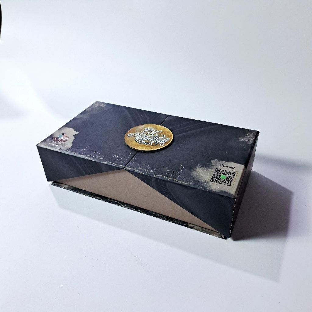 

Box Kuker Lebaran Flip toples isi 2