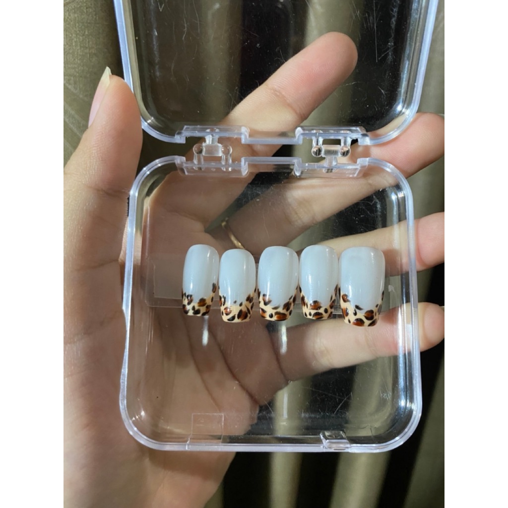 Press On Nails Leopard French Tip Putih | Kuku Palsu Motif Leopard Elegan - Wening Nails