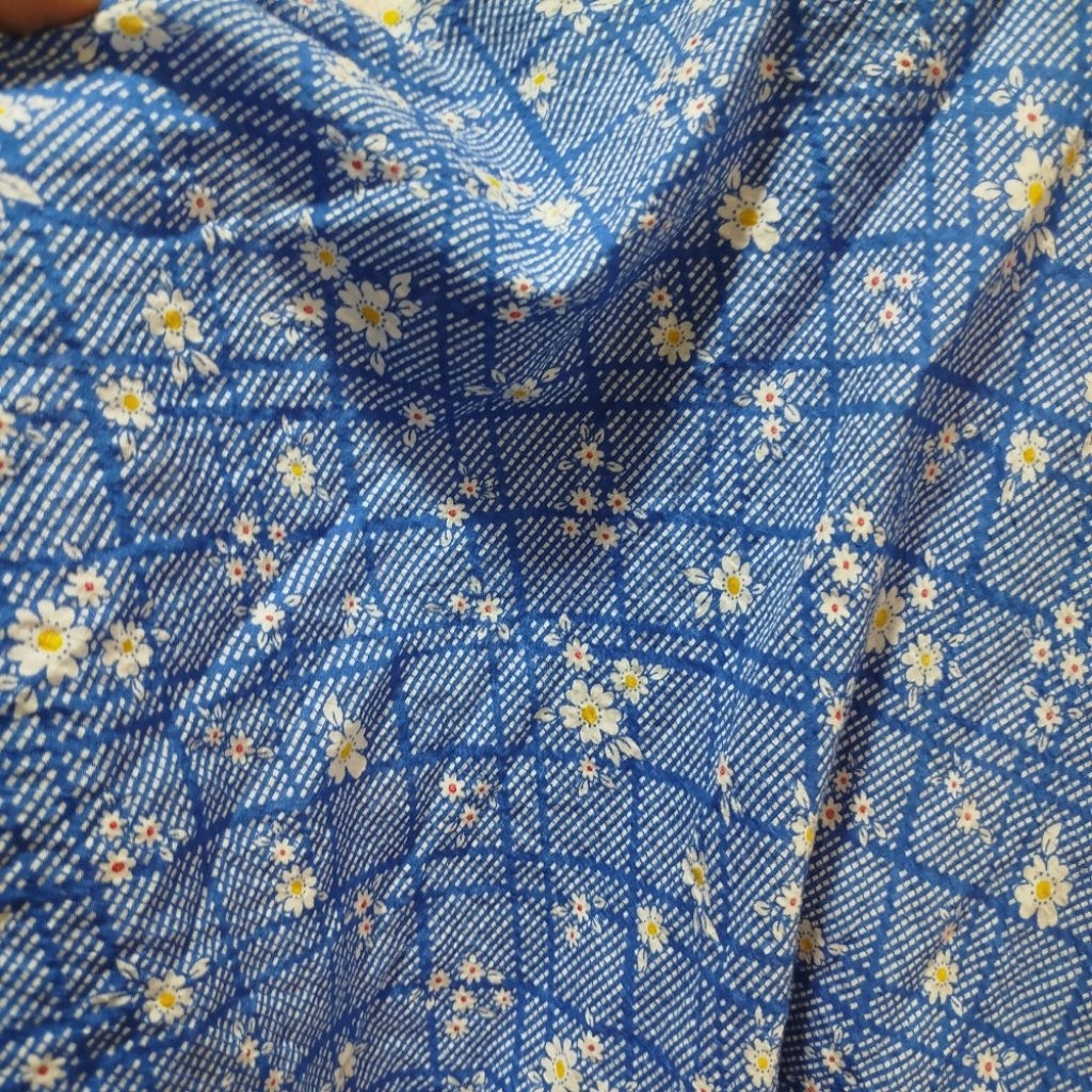 Kain Katun Krinkle Motif Bunga Kecil Kotak – Bahan Katun Kringkel Floral Mini – Bahan Adem, Motif Ra