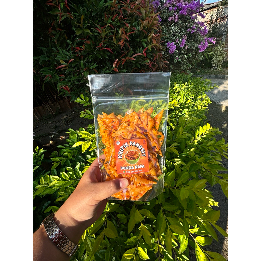 

keripik pangsit balado // 150 gram