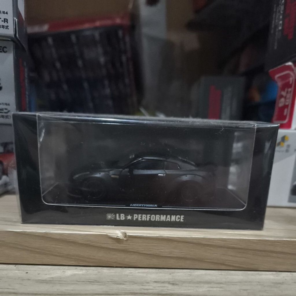 1:64 LB Performance Nissan GTR R35 Type I Hitam Matte Black Liberty Walk