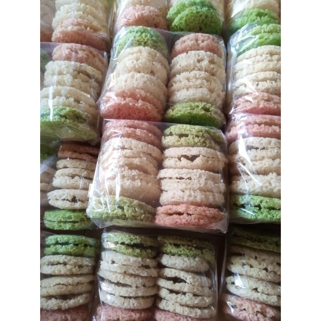 

Rengginan Singkong Pathilo Ukuran besar 7 CM Patholo warna warni MENTAH