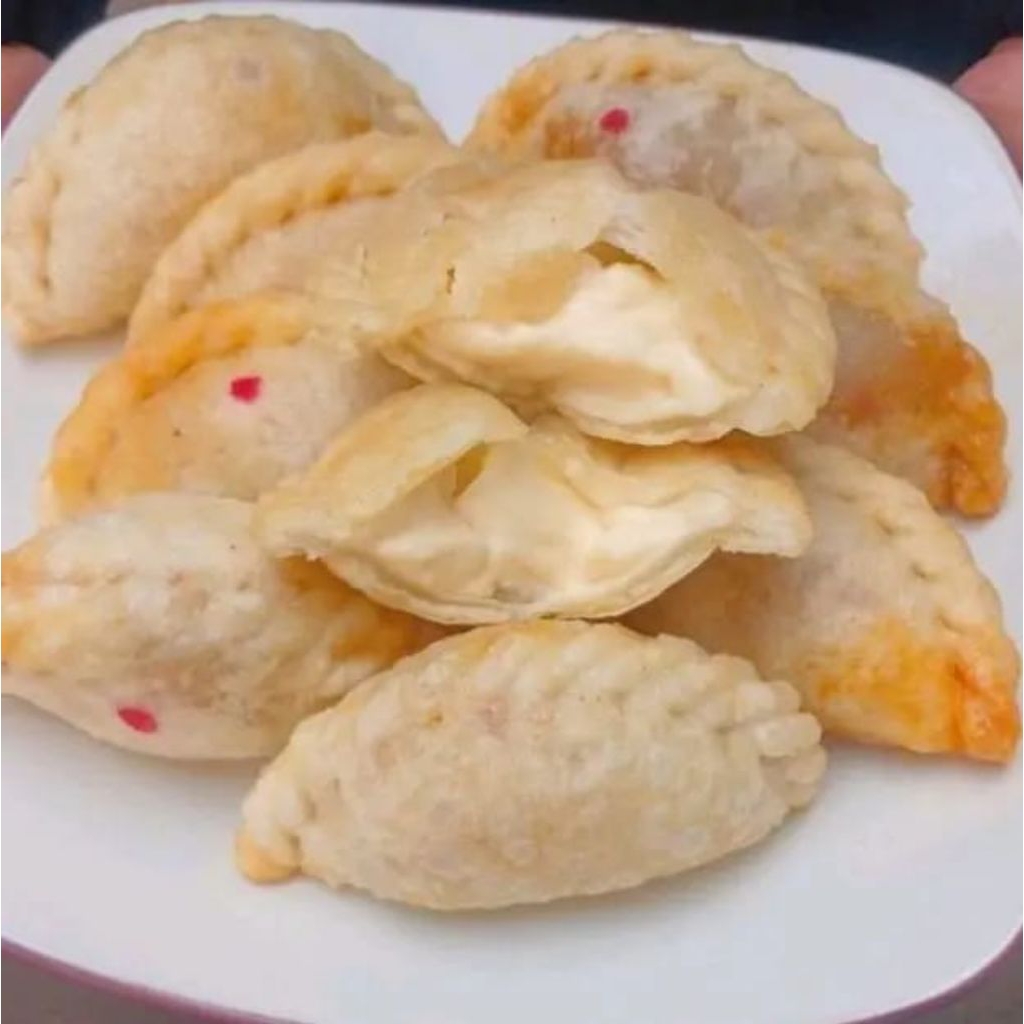 

cireng isi ayam/keju per pack isi 6 pcs