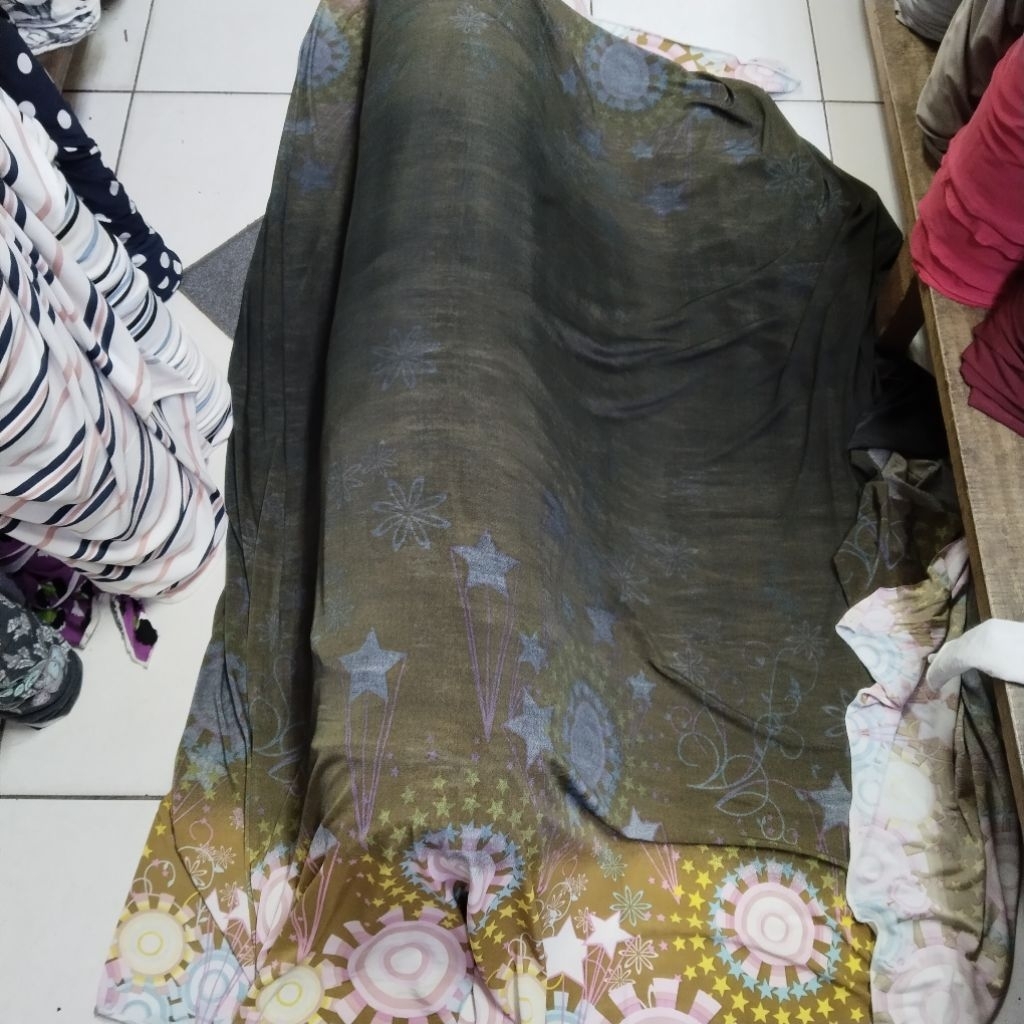 kain spandek // bahan motif pinggir // bahan melar // kain kaos spandex // kain meteran