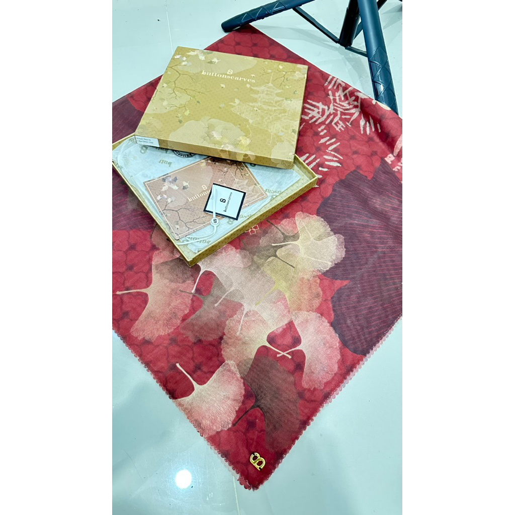 Preloved Buttonscarves Ginkgo in Redbean lengkap box