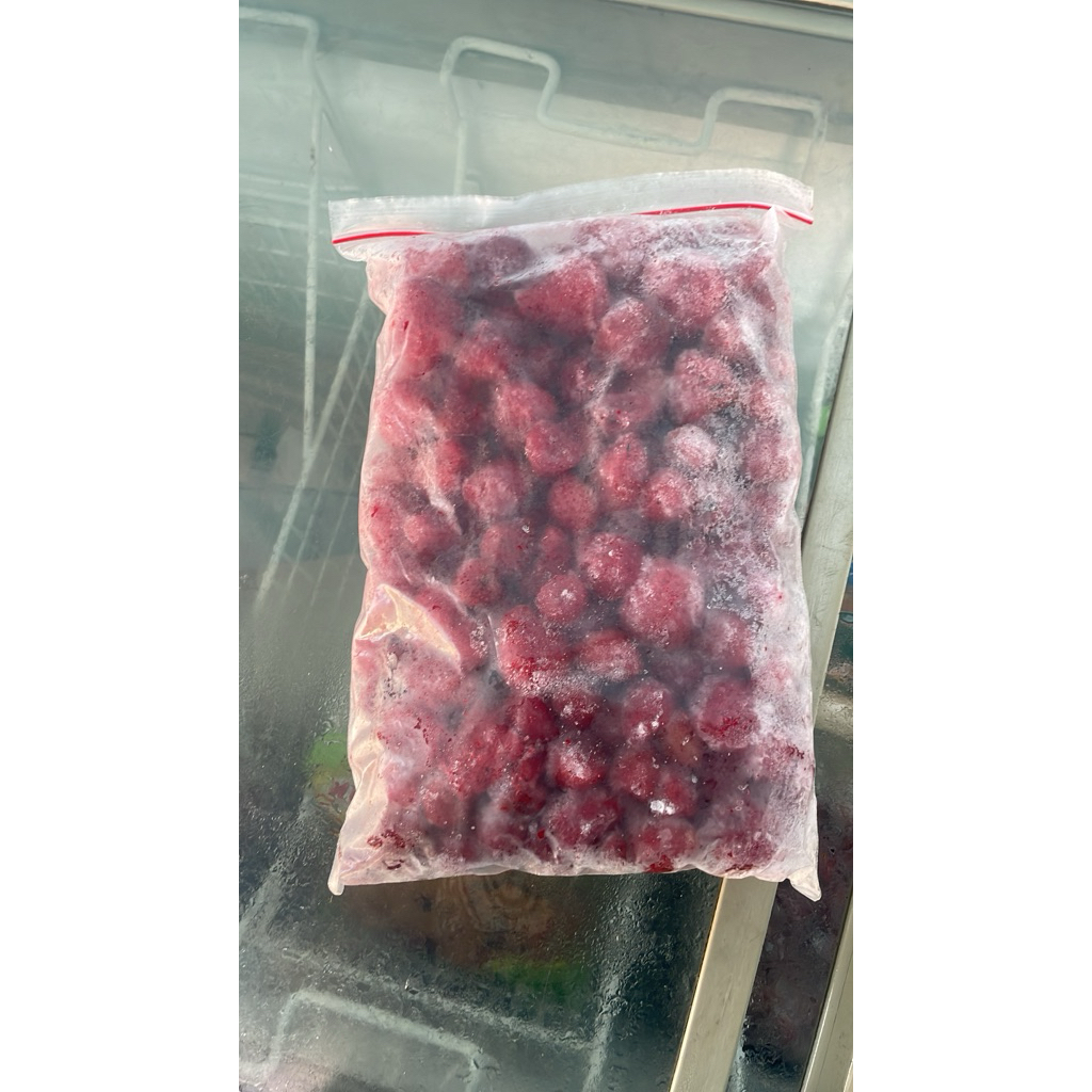 

Strawberry Frozen 1kg – Buah Stroberi Beku Siap Pakai