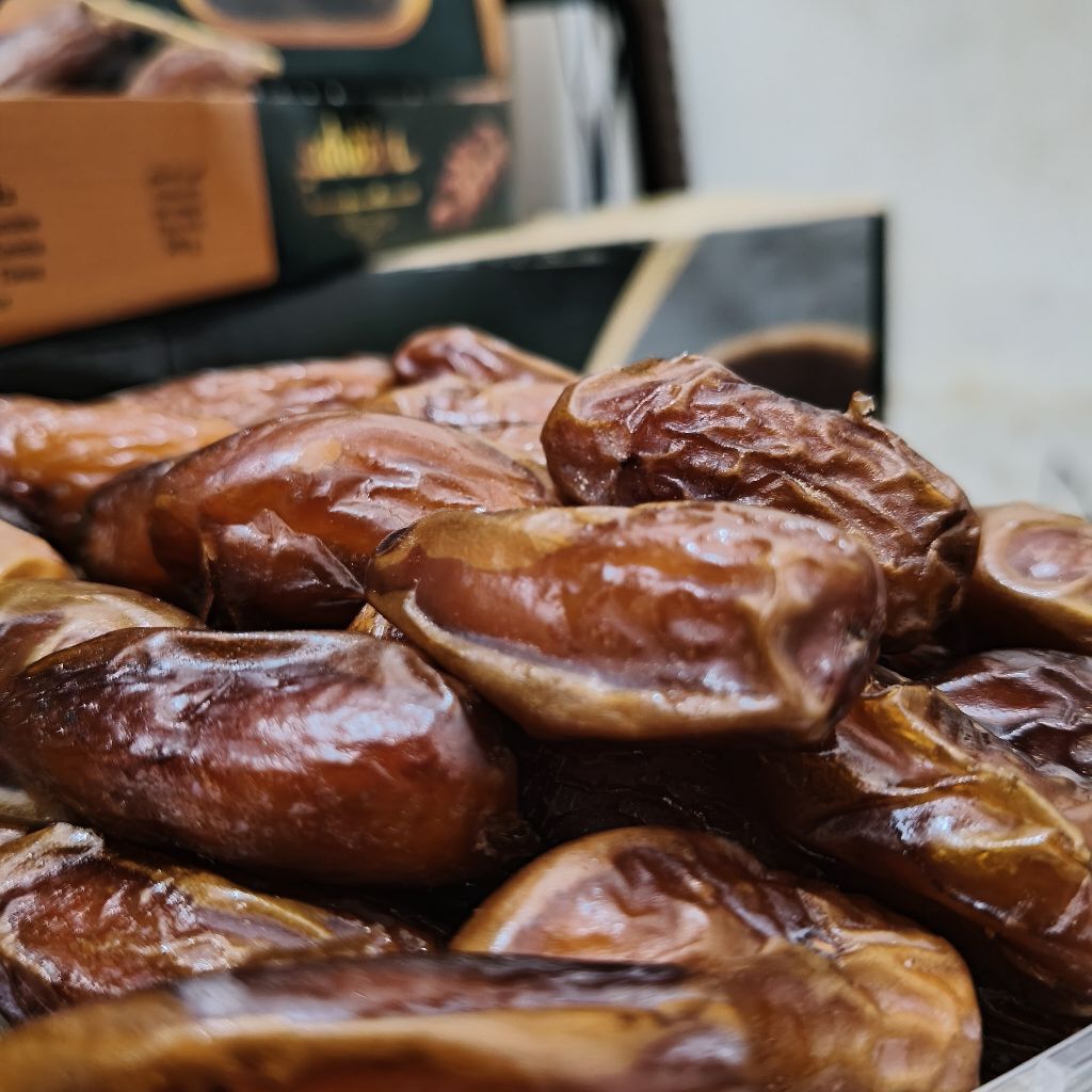 

Kurma Tunisia madu non tangkai bestfresh 1kg