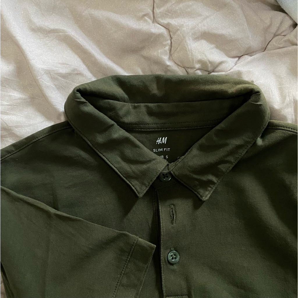 [ PRELOVED ] KAOS SLIM FIT H EN EM SIZE S MELAR