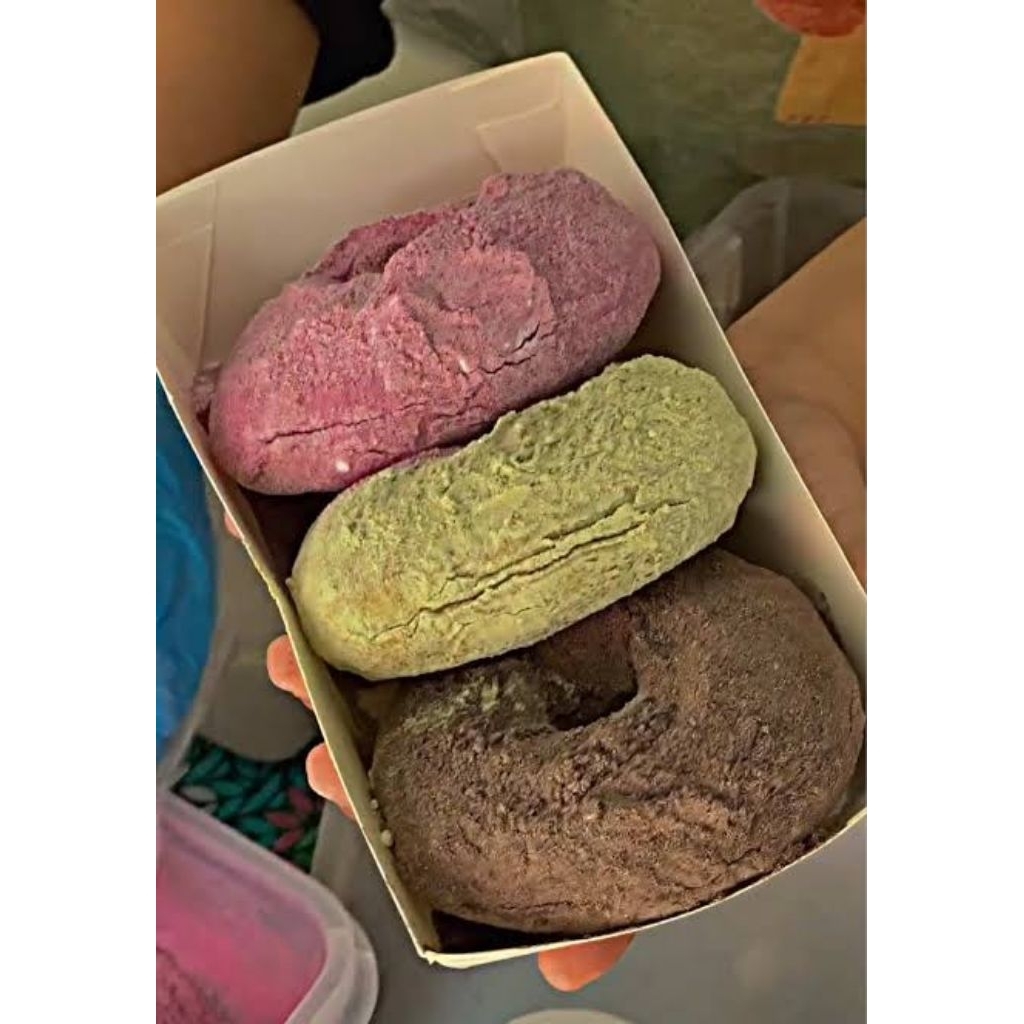 

DONAT SUSU GEMOY INSTAN LOKASI WONOREJO, JUAL NYA PER 3 PCS