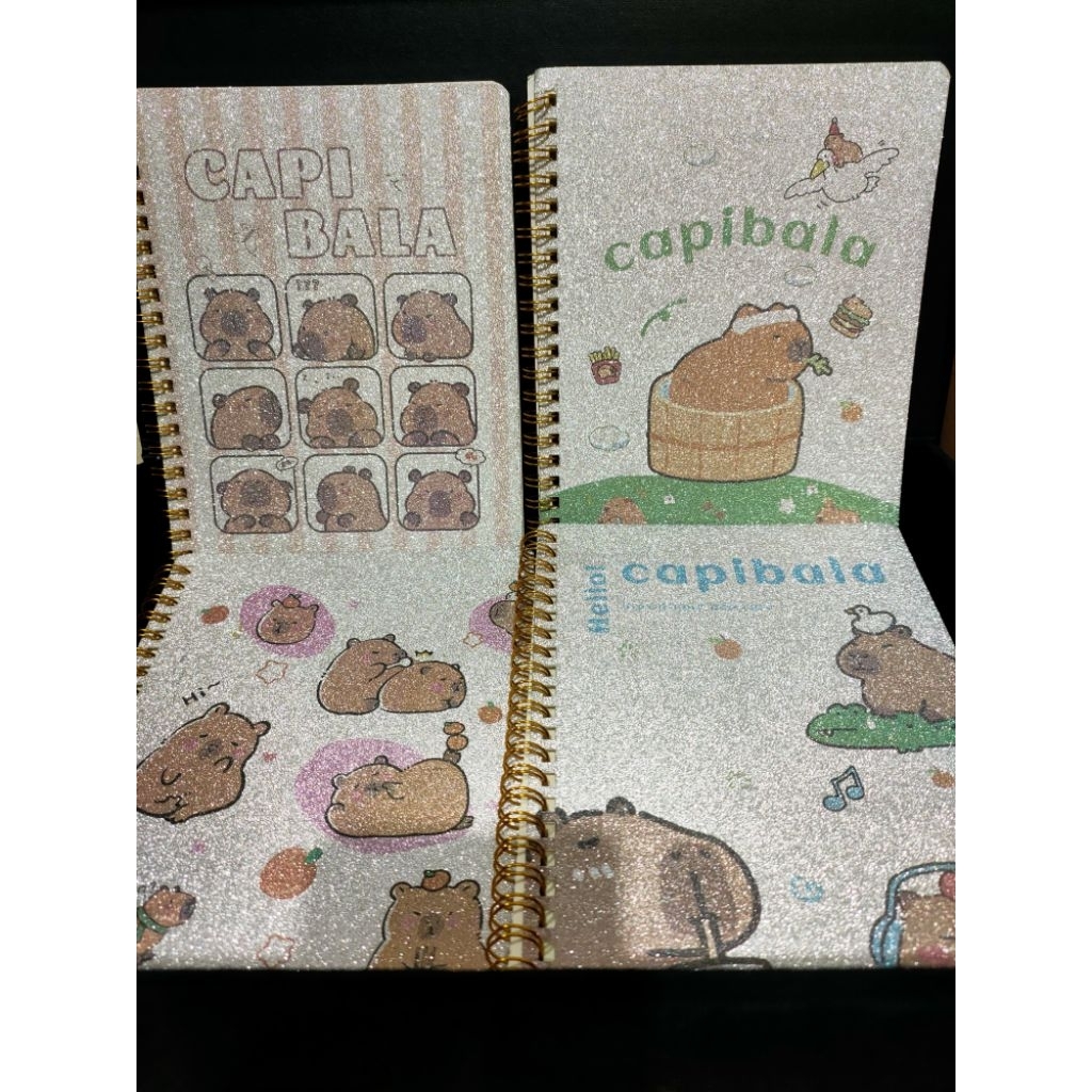

Buku Ring Capybara Glitter