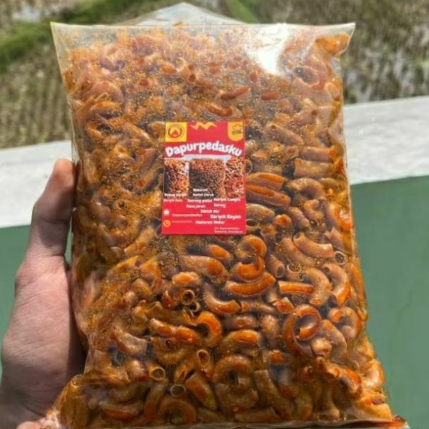 

Makaroni Cikruh Pedas Bumbu daun jeruk 1 KG promo cemilan snack murah berkualitas by dapurpedas.id