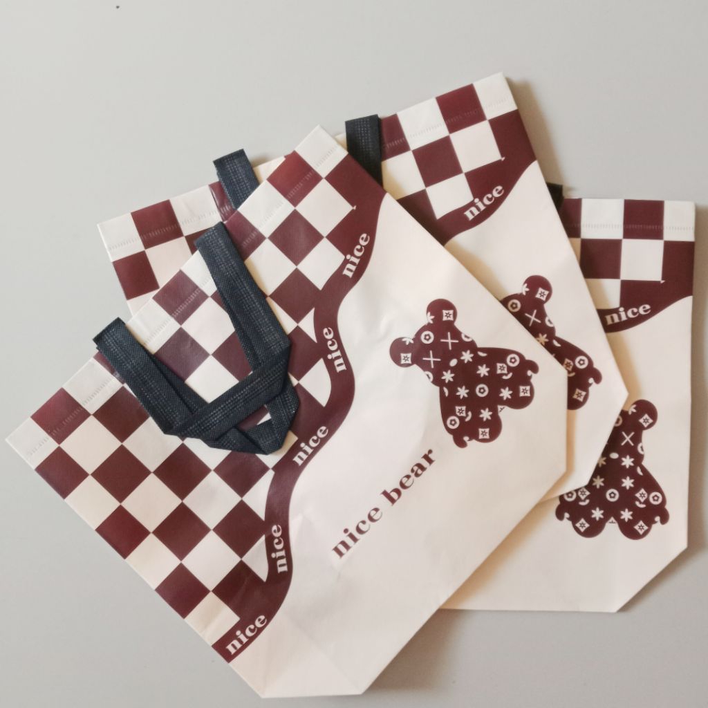 

Tas Belanja / Tote Bag / Tas Hampers / Goodie Bag Spunbond Motif Beruang Kotak