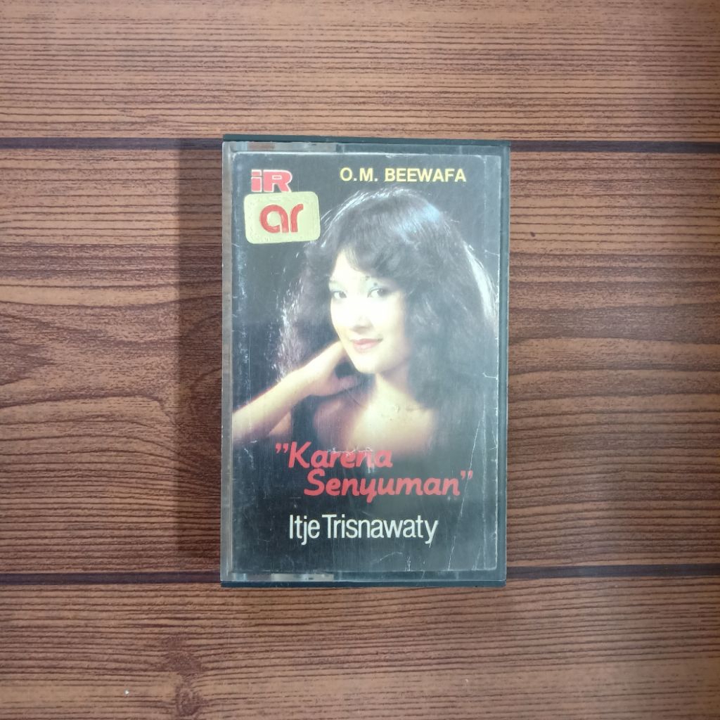 Kaset ITJE TRISNAWATI Karena Senyuman