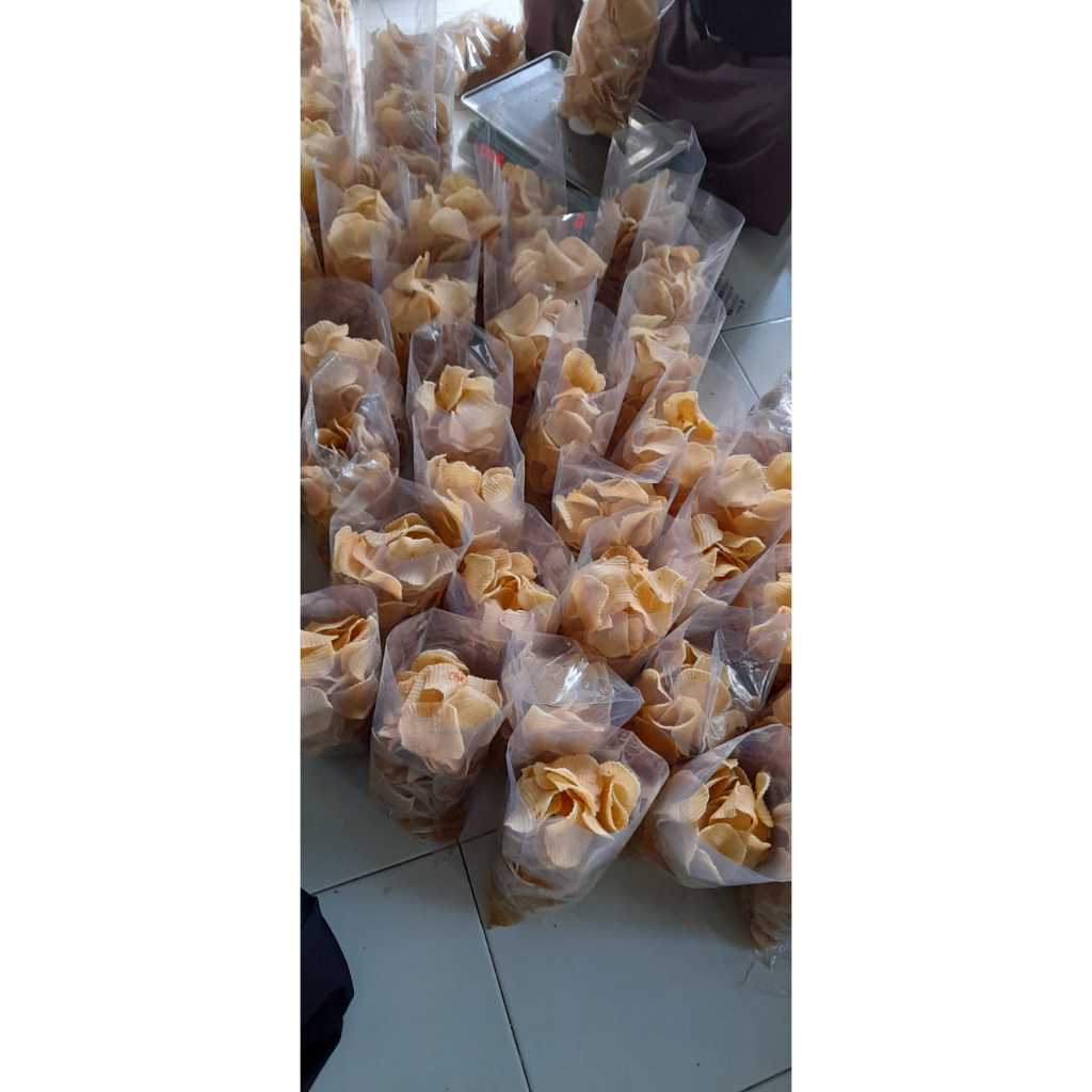 

Kerupuk Puli / Kerupuk Gendar / Lempeng Bulat 500 gr MENTAH Siap Goreng Tanpa Dijemur