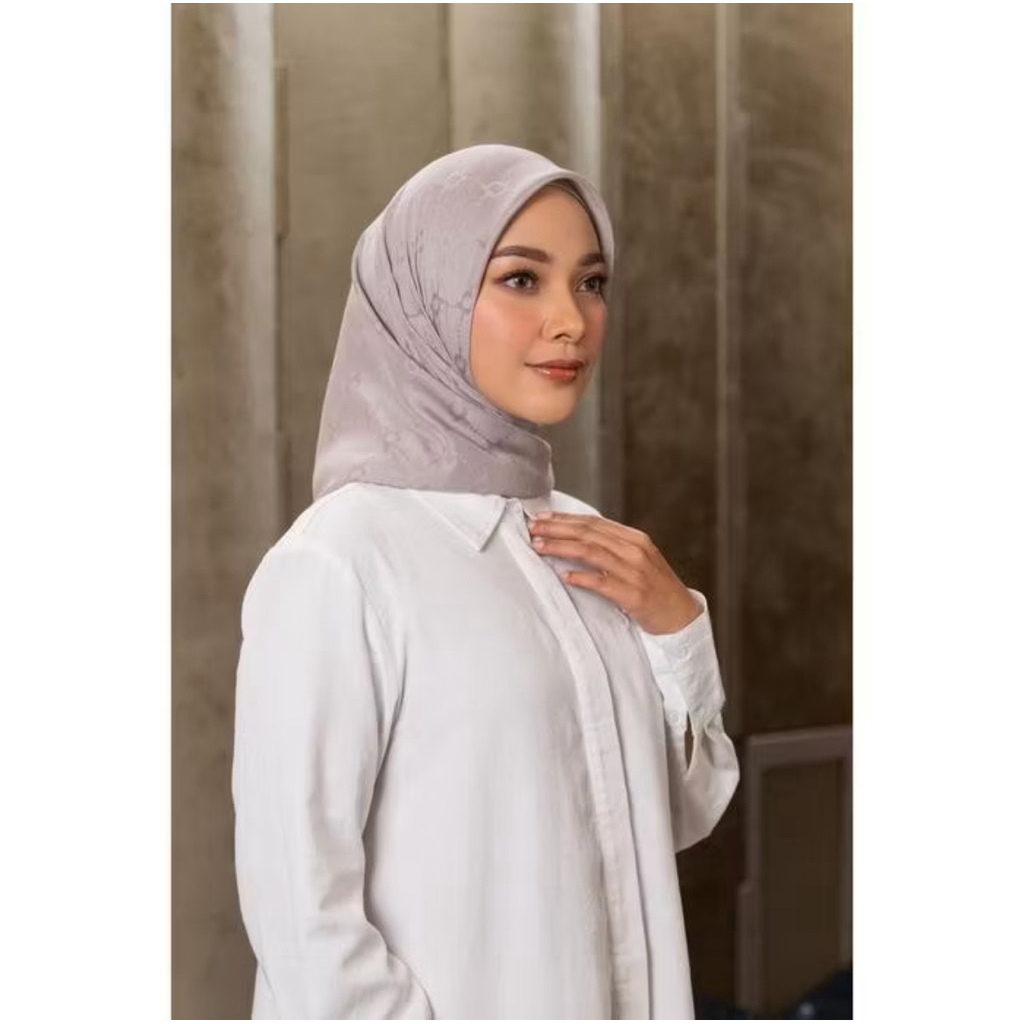 Plain scarf monogram Chain 2.0 by wearing Klamby